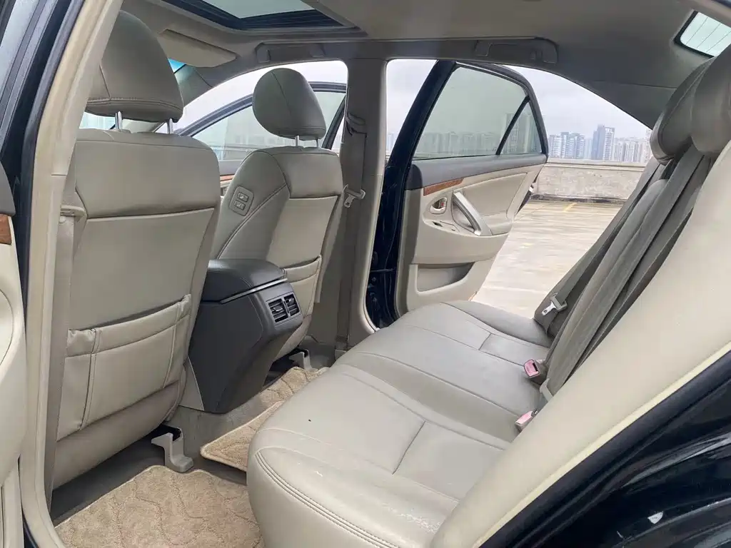 Toyota Camry — миниатюра 10