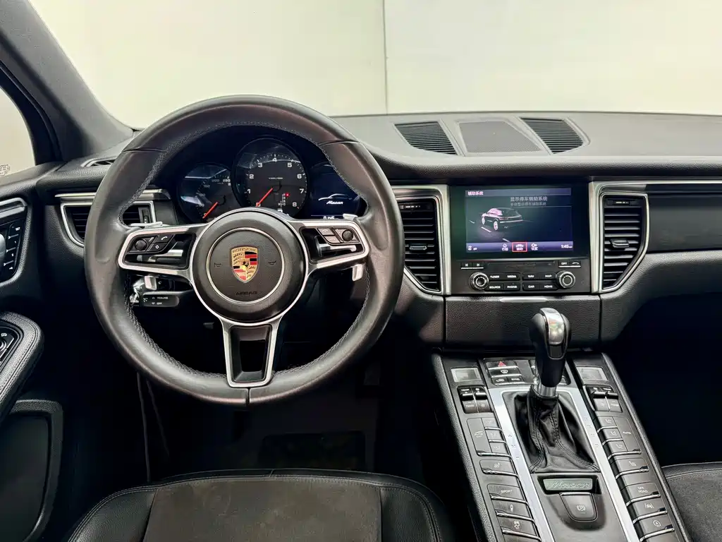 Porsche Macan — миниатюра 16