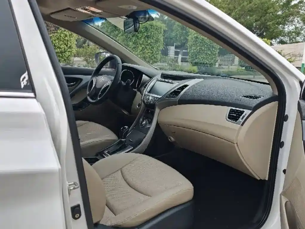 Hyundai Elantra Langdong — миниатюра 9