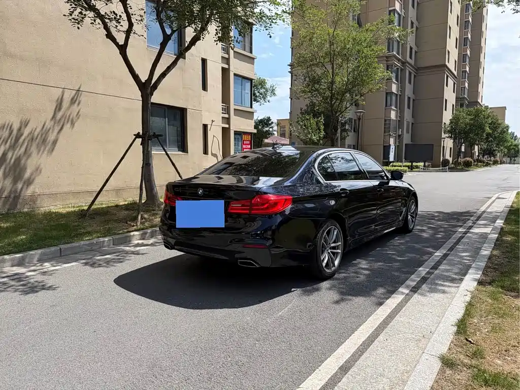 BMW 5 Series — миниатюра 11