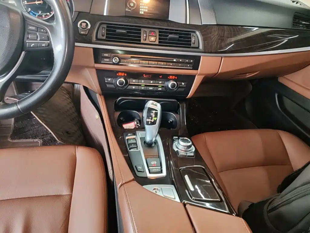 BMW 5 Series — миниатюра 14