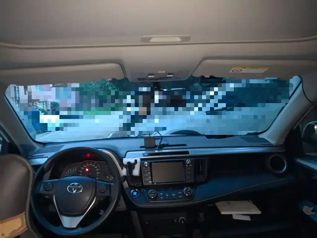Toyota RAV4 — миниатюра 5