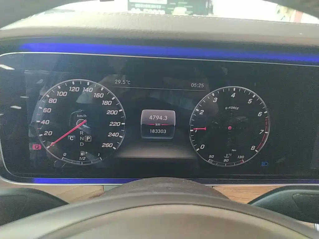 Mercedes-Benz E-Class — миниатюра 12