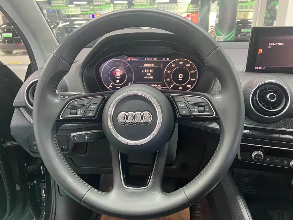 Audi Q2L e-tron — миниатюра 6