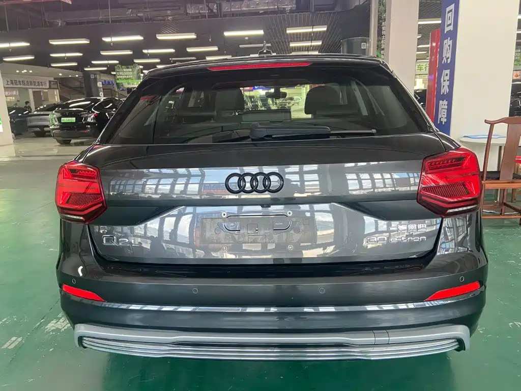 Audi Q2L e-tron — миниатюра 12