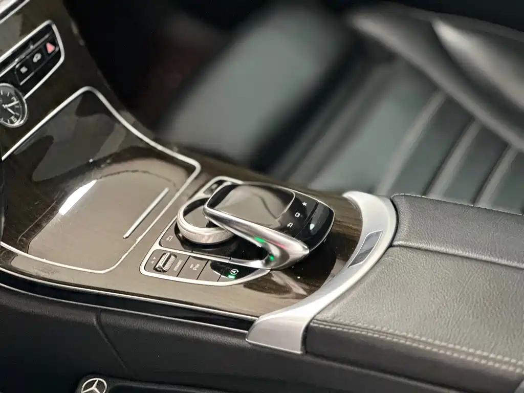 Mercedes-Benz C-Class — миниатюра 8