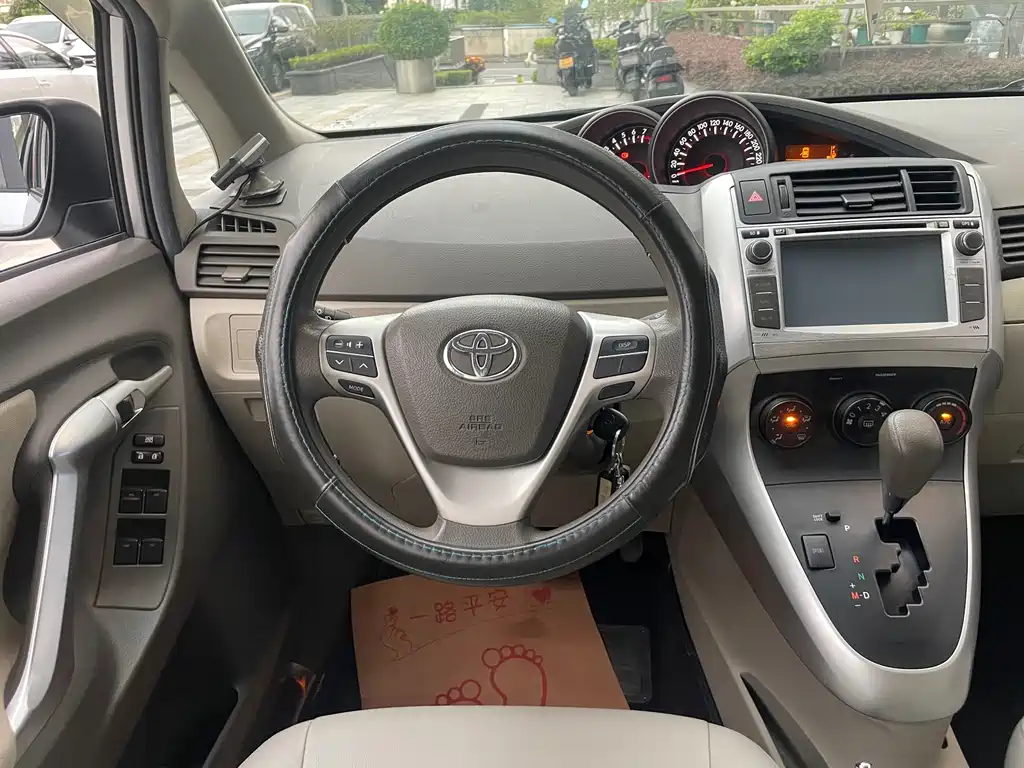 Toyota Verso — миниатюра 8