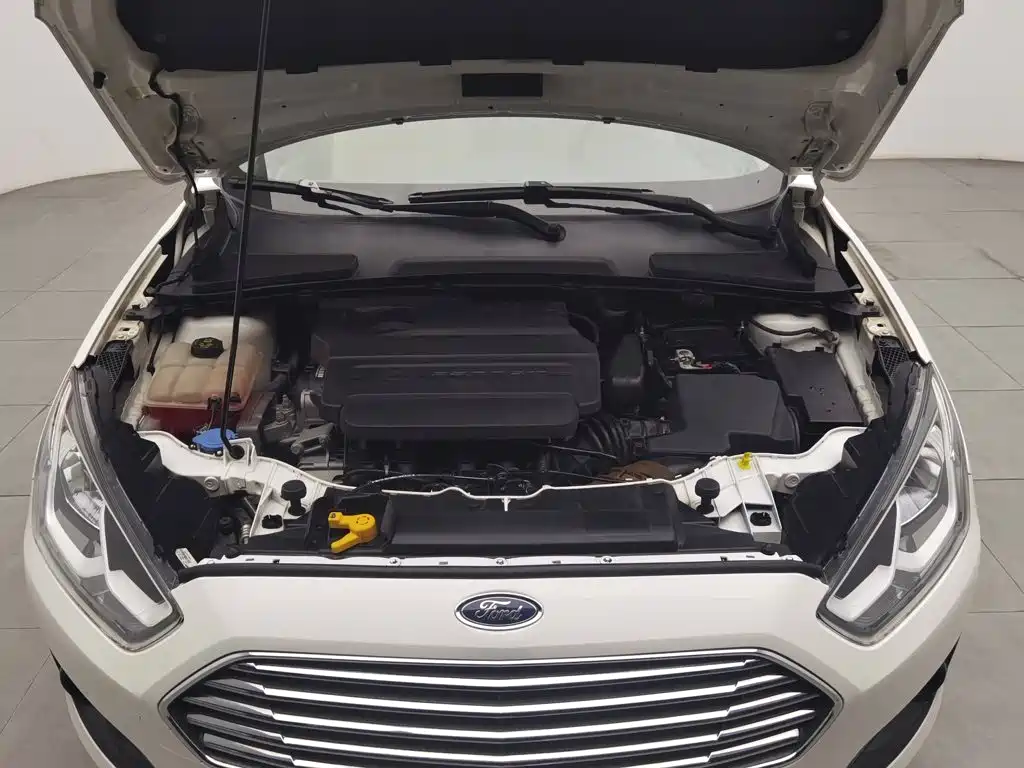 Ford Escort 2015 1.5L AT Comfort