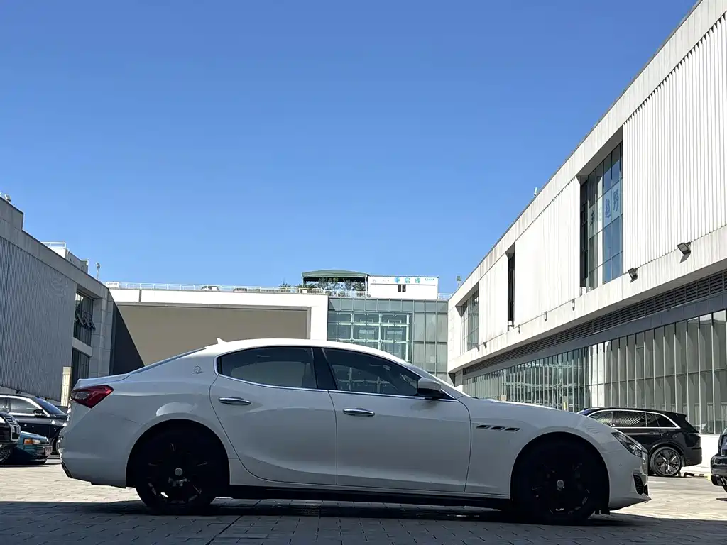 Maserati Ghibli — миниатюра 3