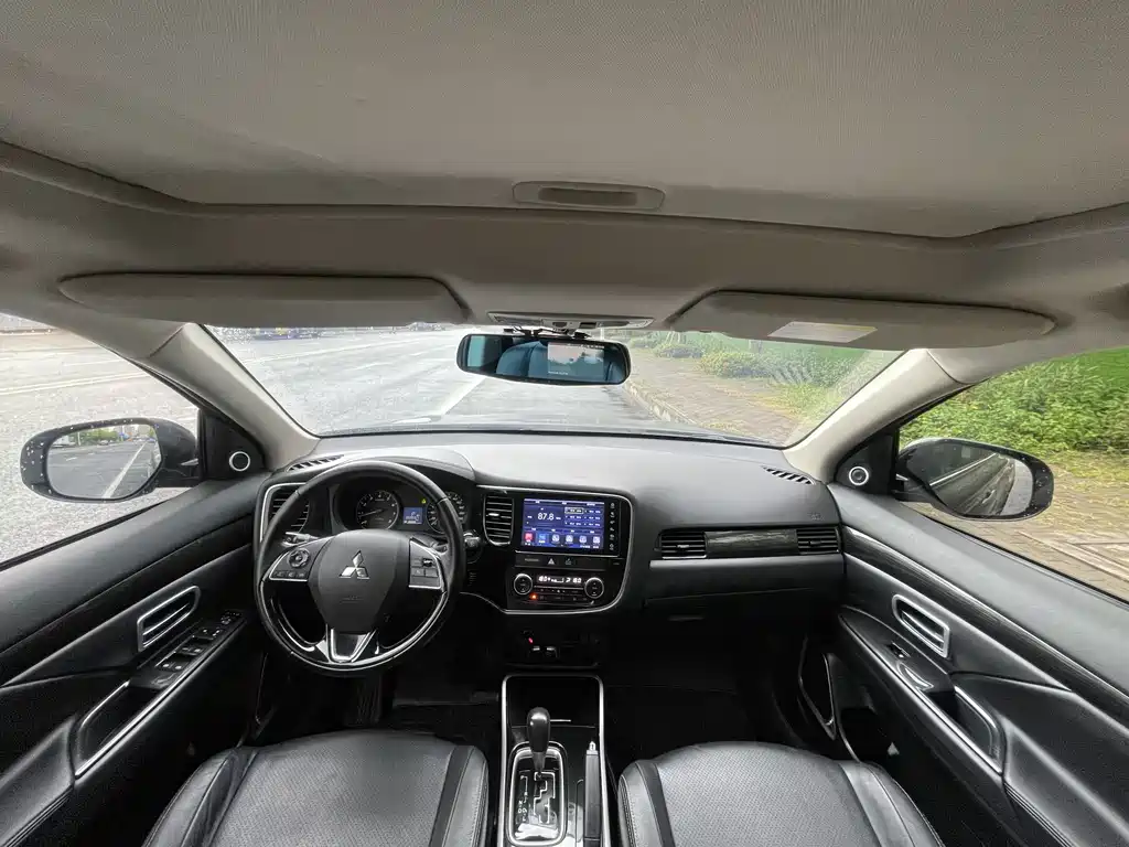 Mitsubishi Outlander 2018 2.0L 5 мест