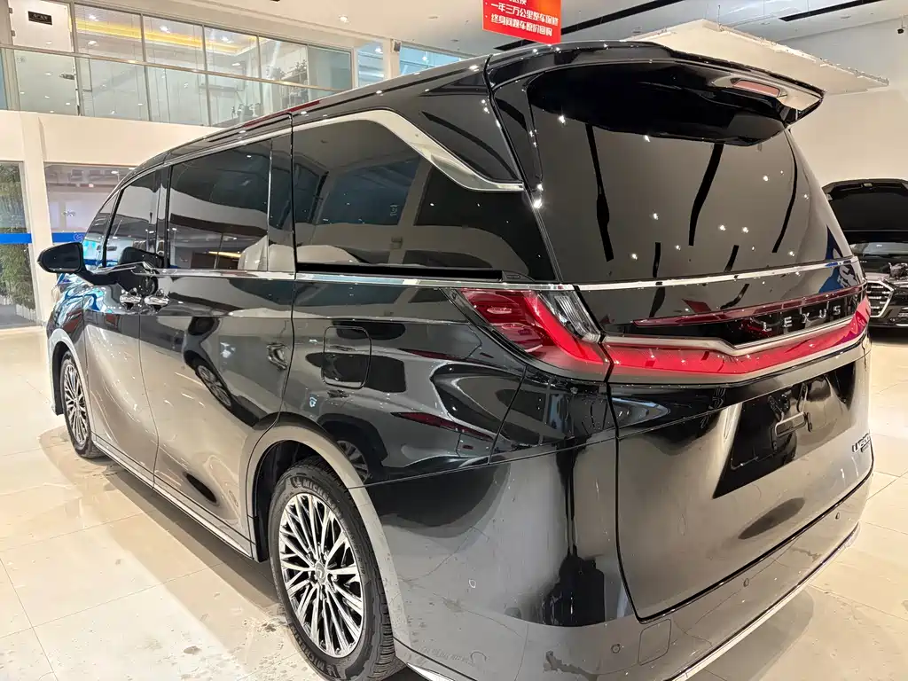 Lexus LM — миниатюра 9