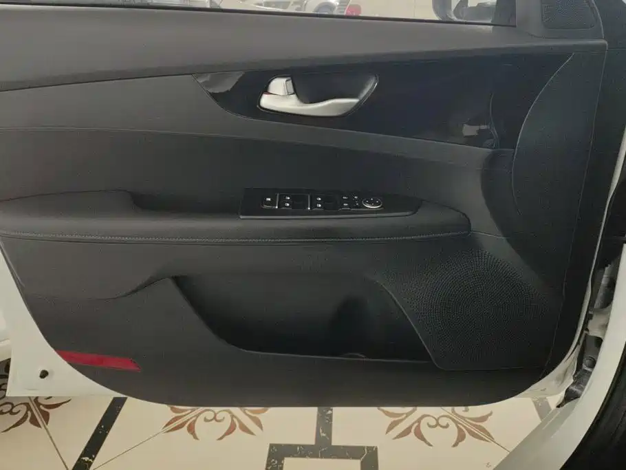 Kia K3 2022 Белый из Китая, фото 5