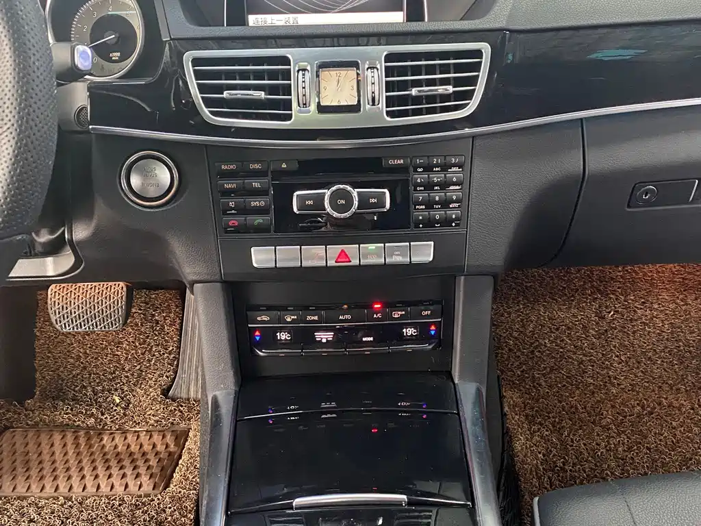 Mercedes-Benz E-Class — миниатюра 15