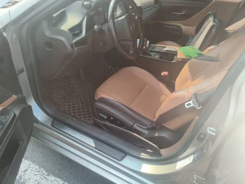 Lexus ES — миниатюра 13