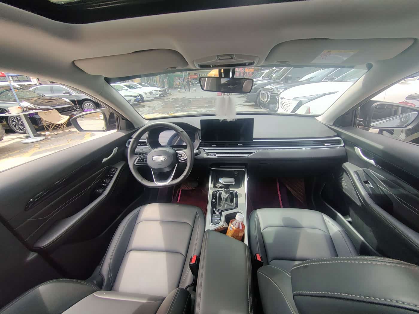 Geely Emgrand 1.5 л 2025 г. Серебристо-серый, пробег 18000 км