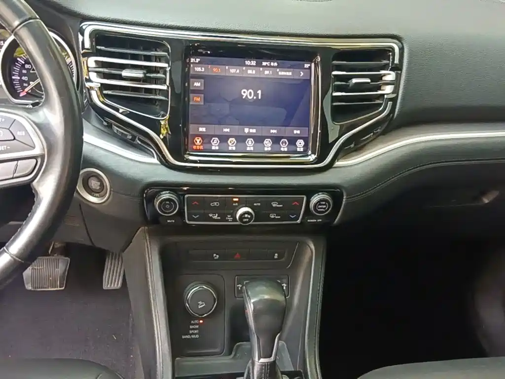 Jeep Commander — миниатюра 9