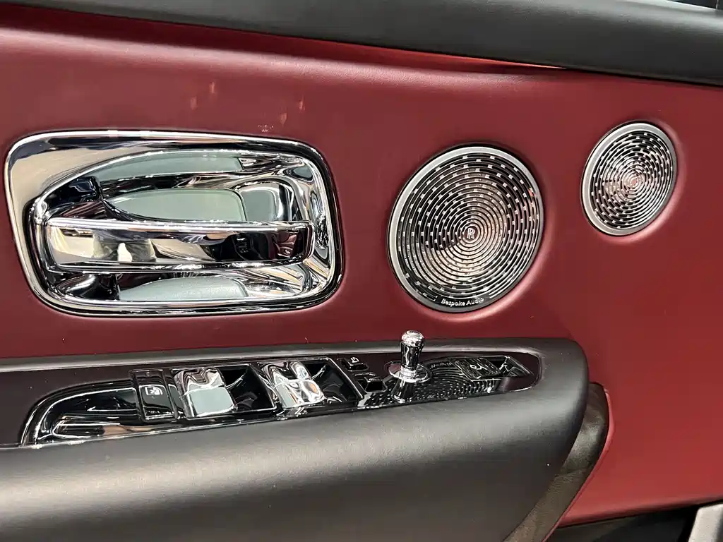 Rolls-Royce Cullinan — миниатюра 8
