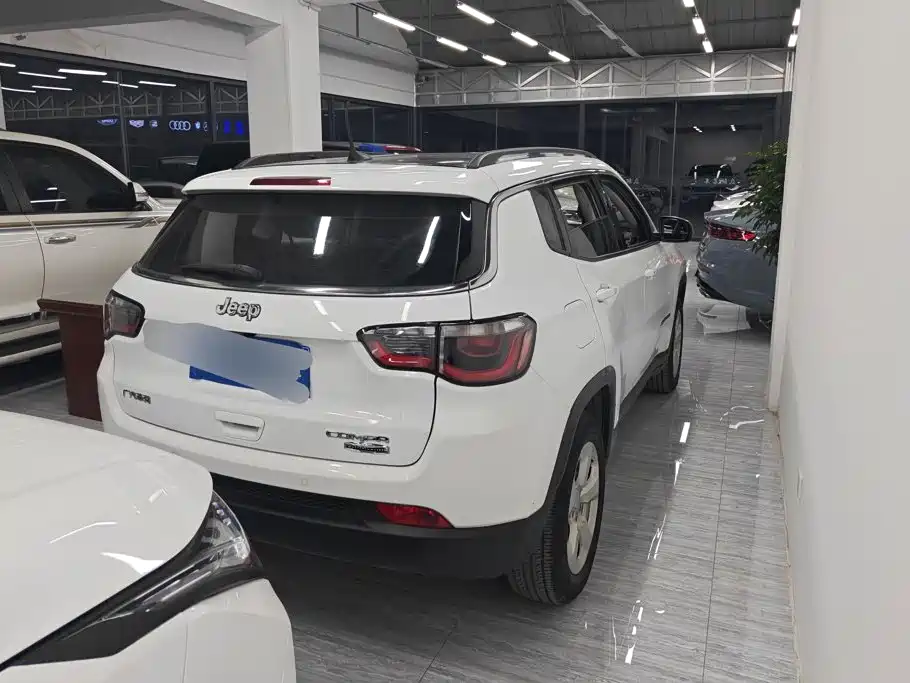 Jeep Compass — миниатюра 3
