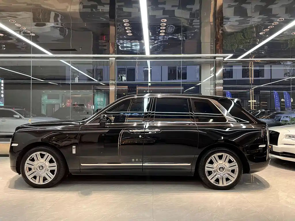 Rolls-Royce Cullinan — миниатюра 3