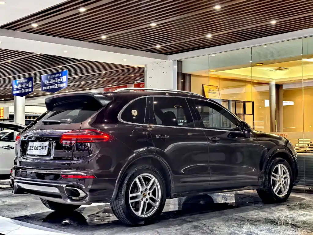 Porsche Cayenne — миниатюра 20