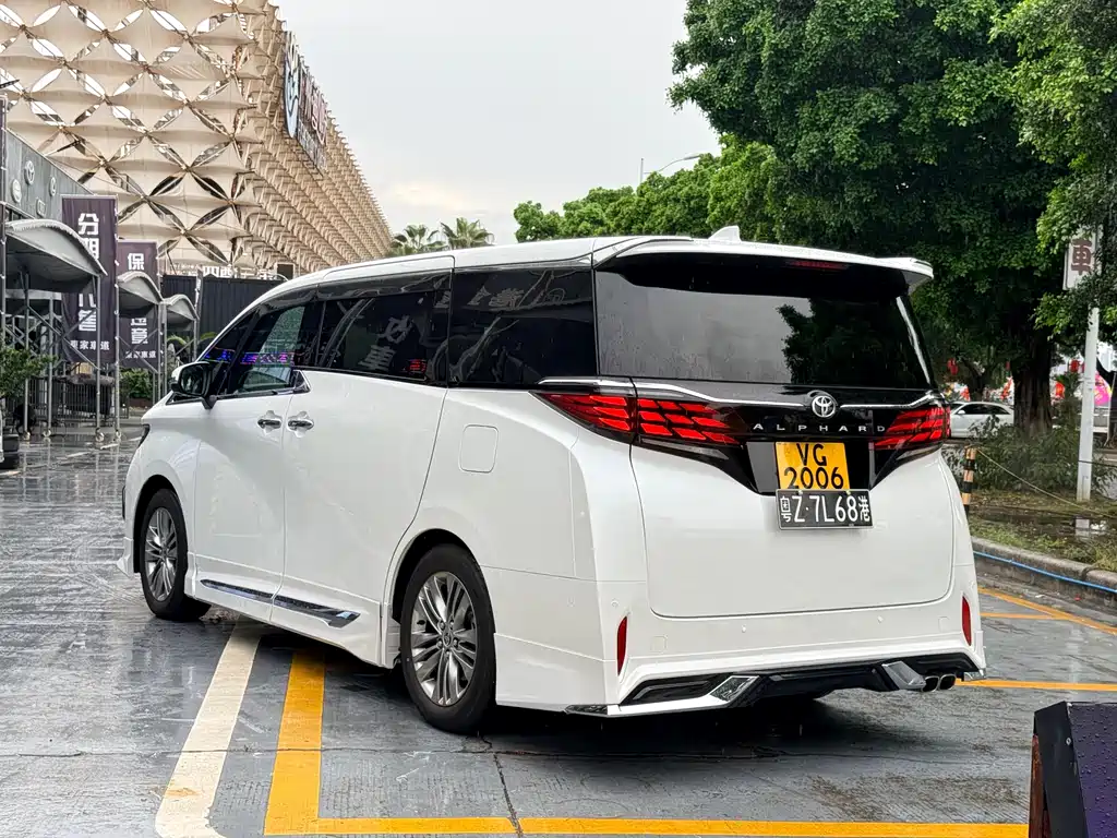 Toyota Alphard 2024 2.5L Luxury