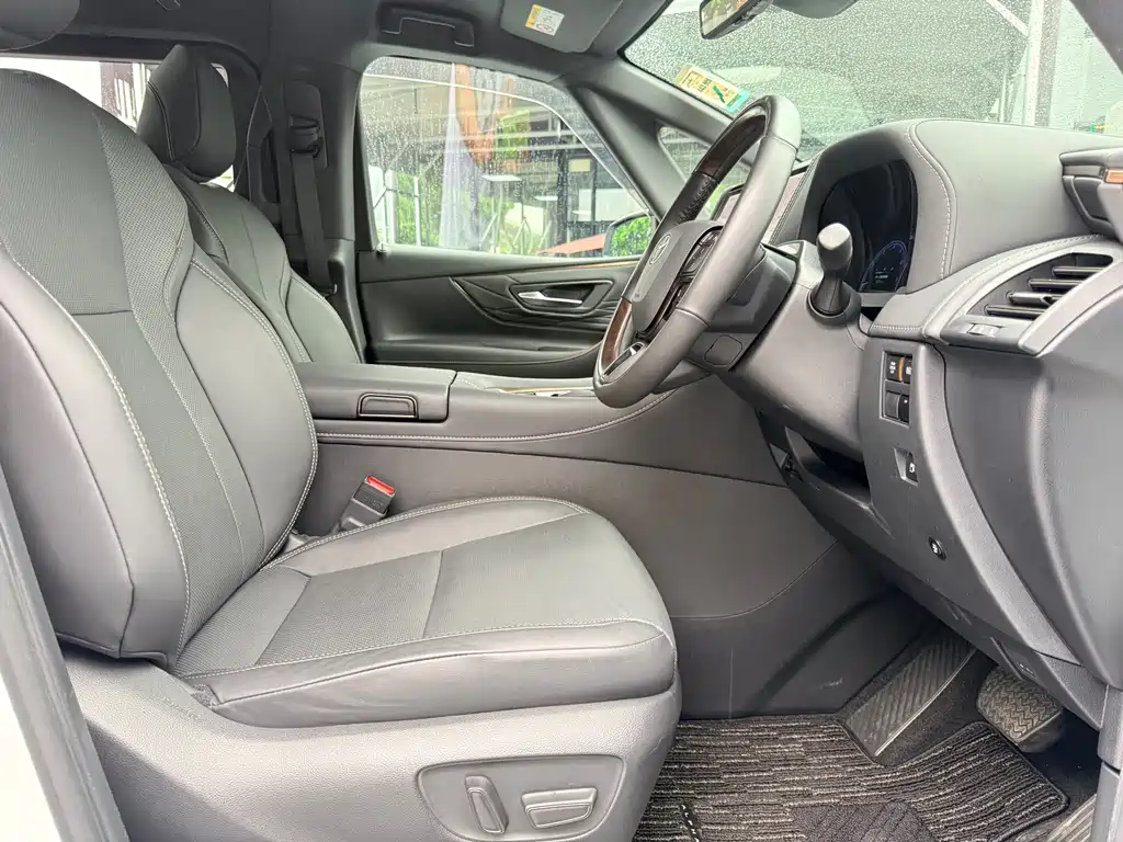 Toyota Alphard 2024 2.5L Luxury