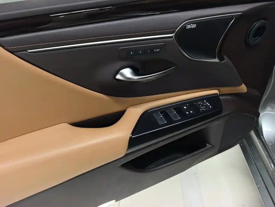 Lexus ES — миниатюра 7