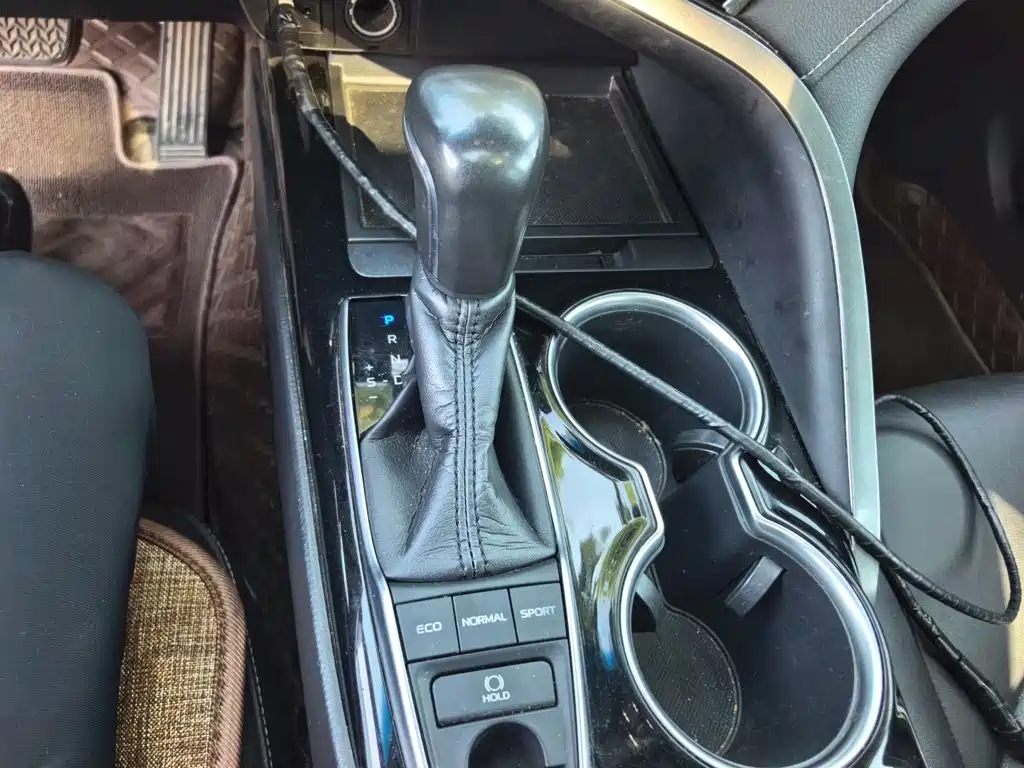 Toyota Camry — миниатюра 7