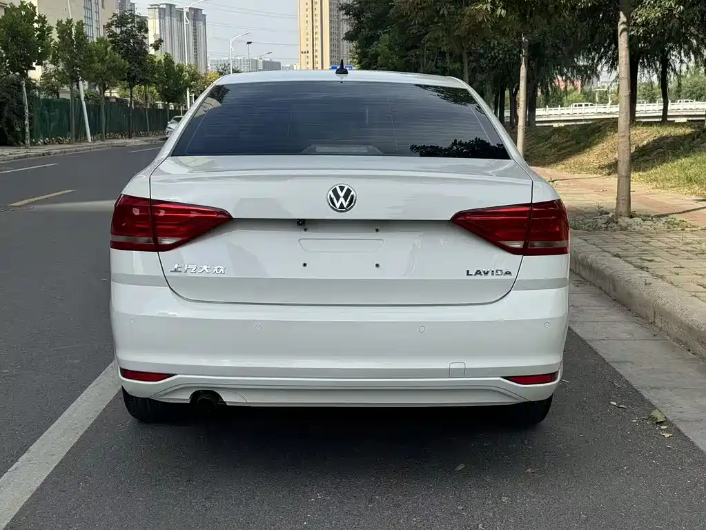 Volkswagen Lavida — миниатюра 4
