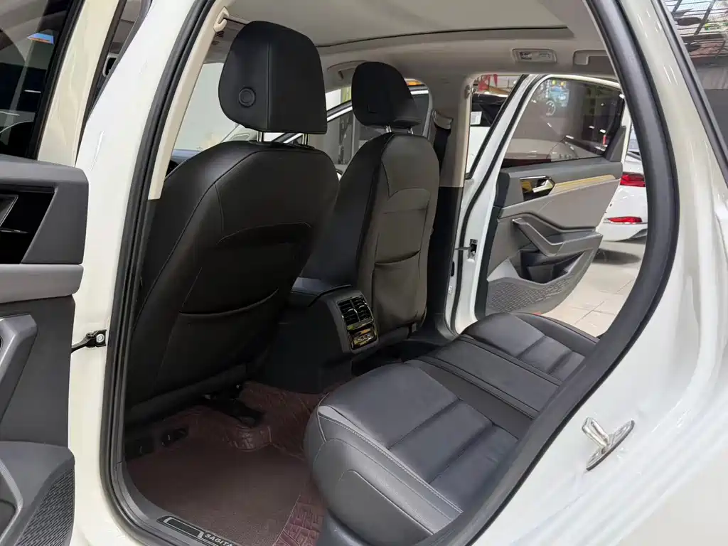 Volkswagen Sagitar — миниатюра 9