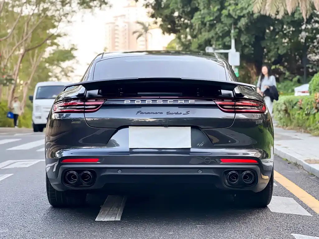 PORSCHE PANAMERA