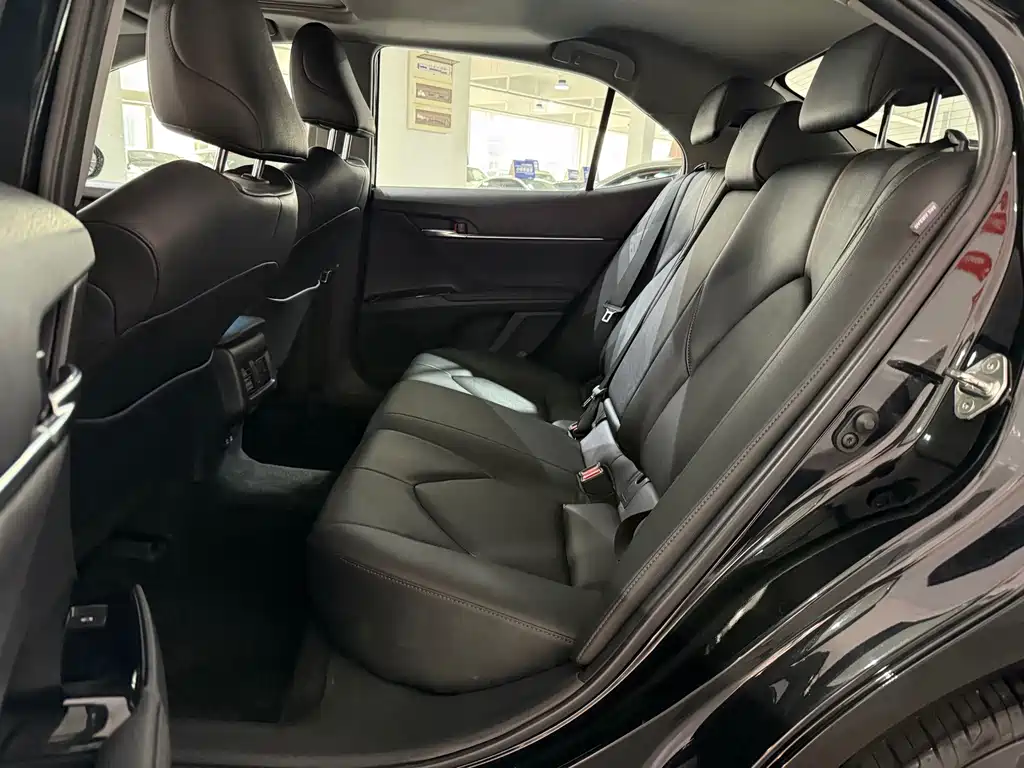 Toyota Camry — миниатюра 7
