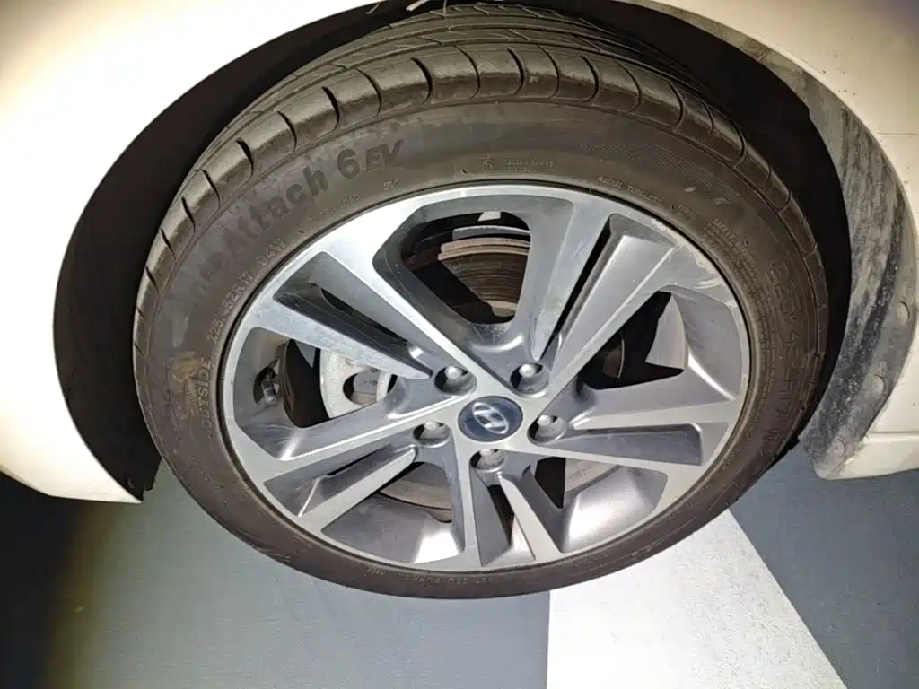Hyundai Elantra — миниатюра 23