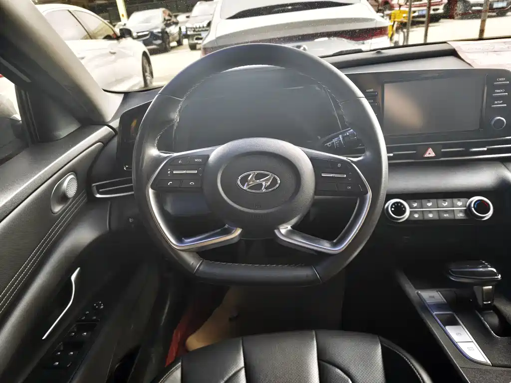 Hyundai Elantra — миниатюра 7