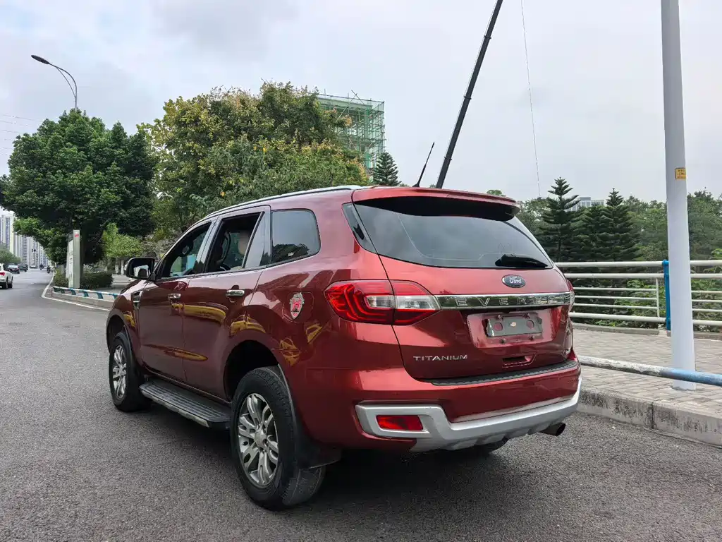 Ford Everest — миниатюра 7