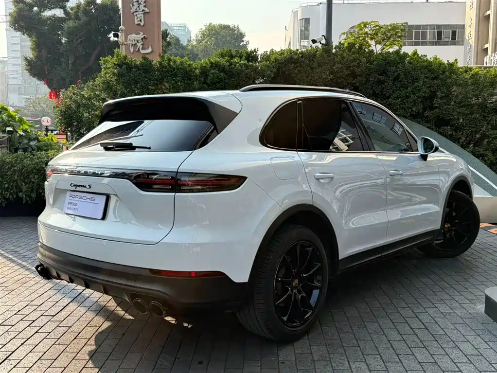 PORSCHE CAYENNE