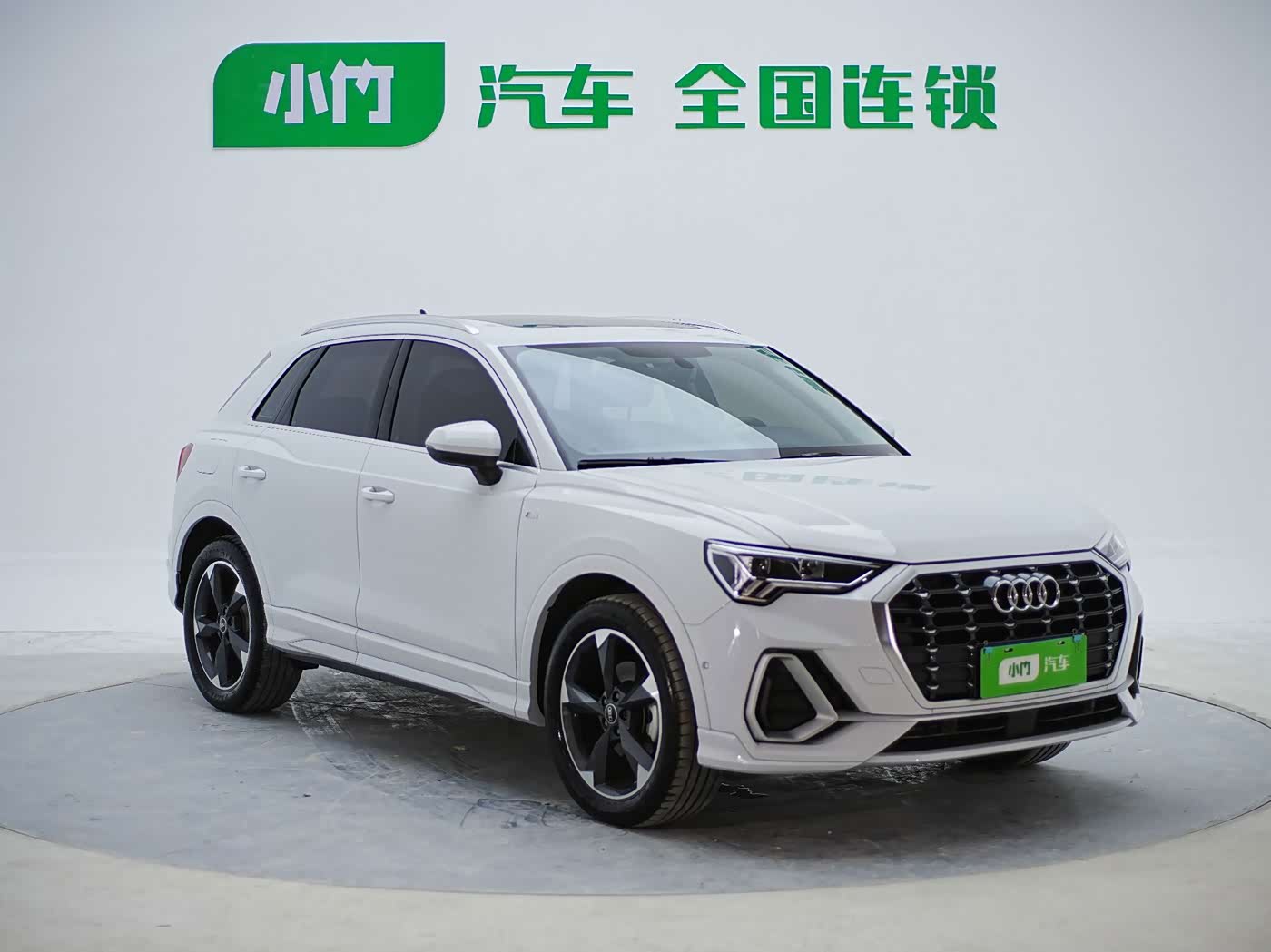 Audi Q3 1.4 л 2022 г. Белый, пробег 15000 км