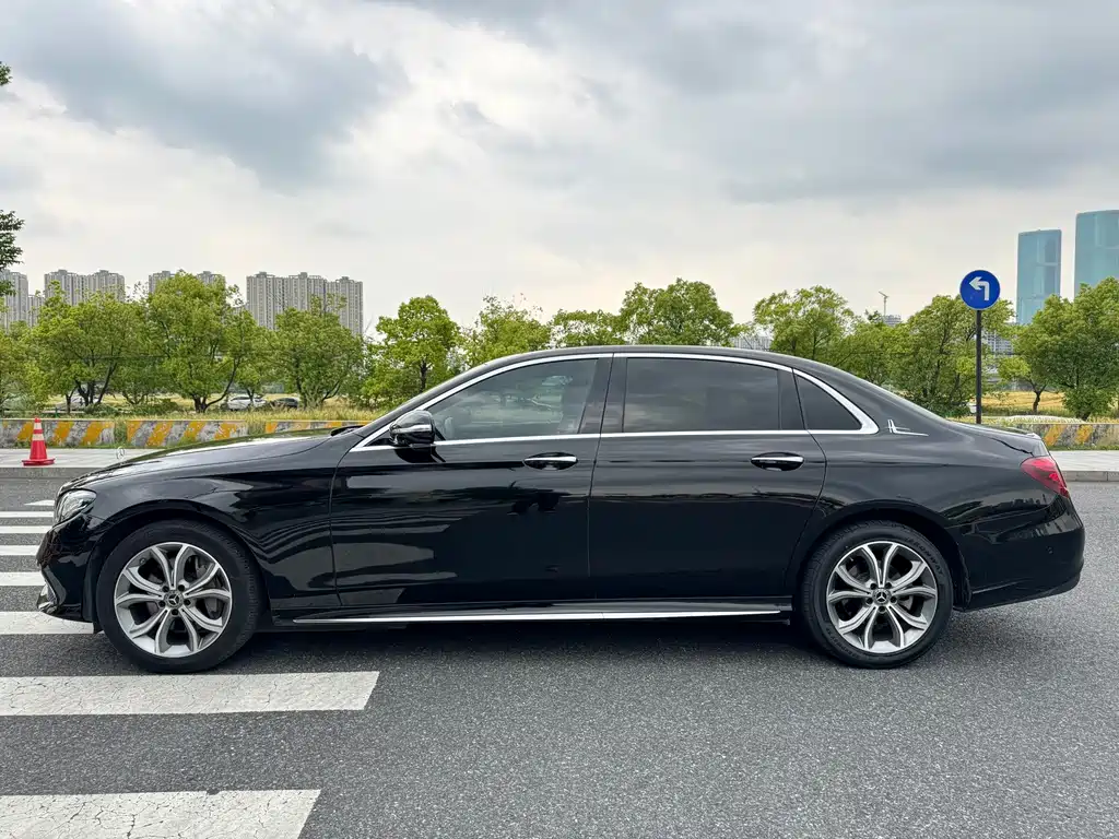 Mercedes-Benz E-Class — миниатюра 7