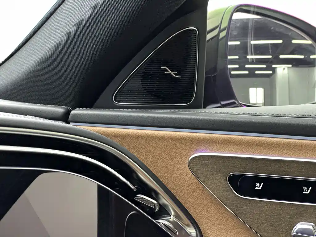 Mercedes-Benz E-Class — миниатюра 11