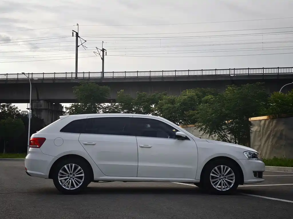 Volkswagen Gran Lavida 2013 1.6L AT Comfort