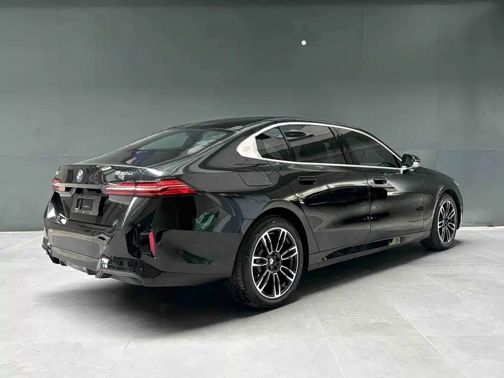 BMW 5 Series — миниатюра 10