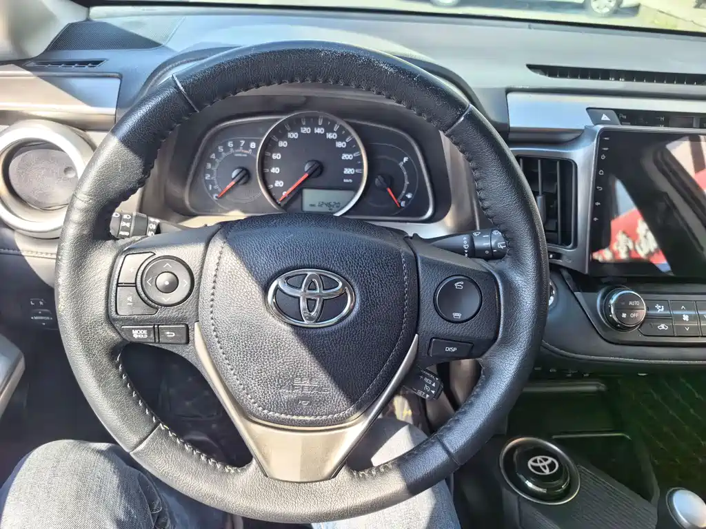 Toyota RAV4 — миниатюра 3