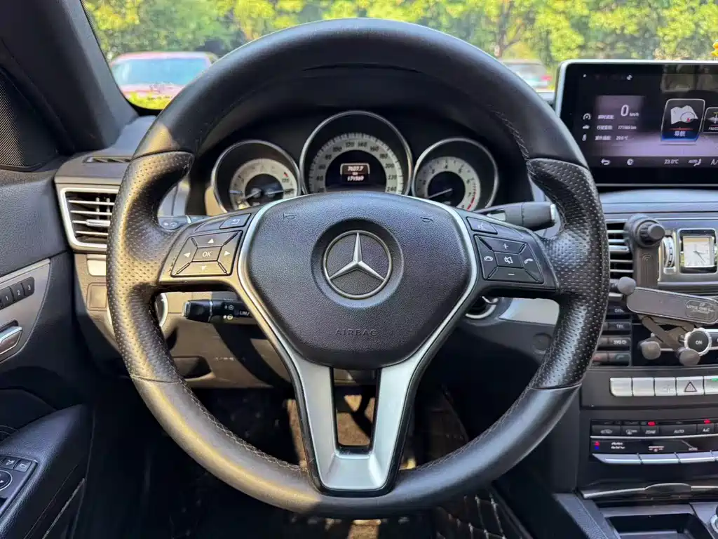 Mercedes-Benz E-Class (Import) — миниатюра 14