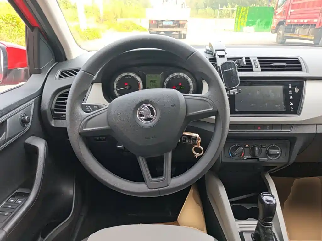 Skoda Fabia — миниатюра 11
