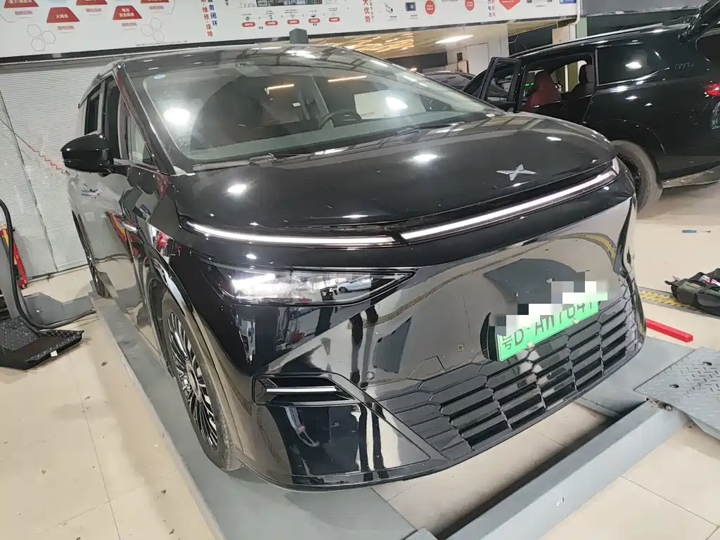 XPeng X9 - фото 2