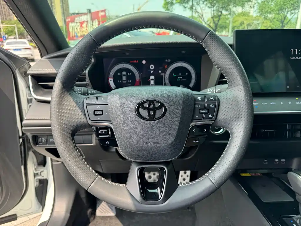 Toyota Camry — миниатюра 19