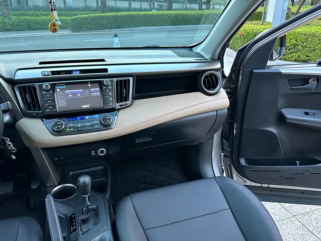 Toyota RAV4 — миниатюра 13