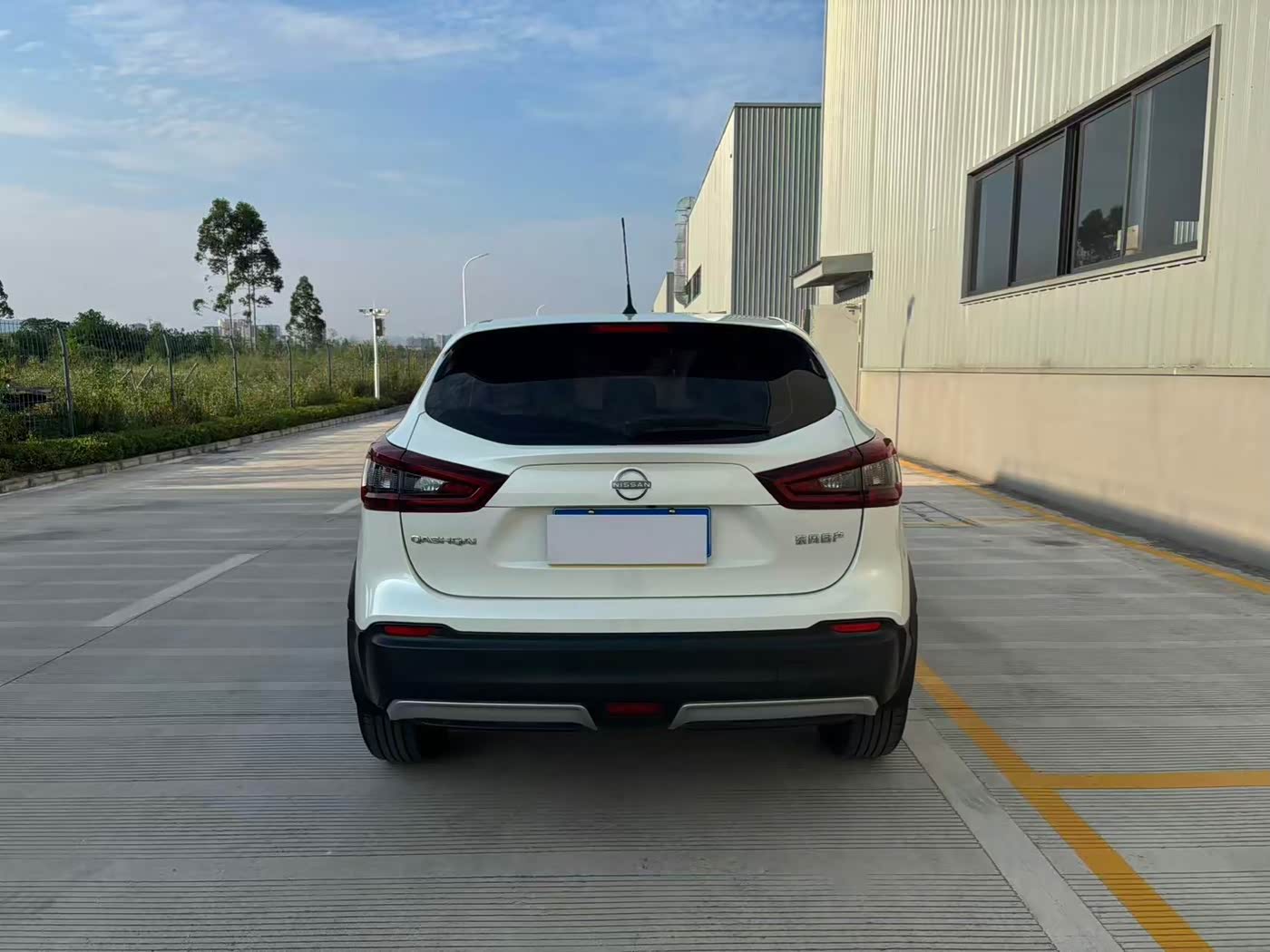 Nissan Qashqai 2.0 л 2024 г. Белый, пробег 10000 км