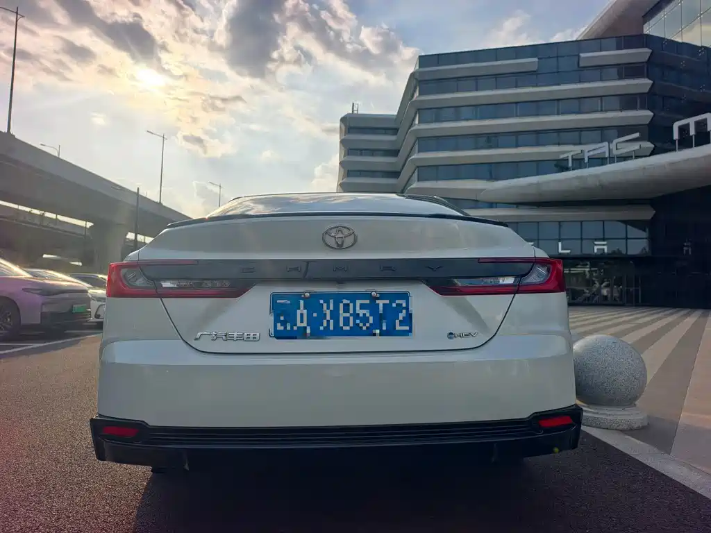 Toyota Camry — миниатюра 4