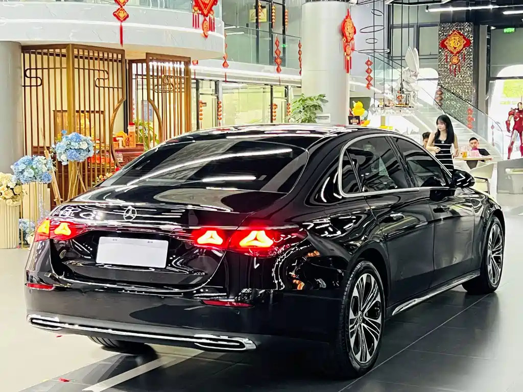 Mercedes-Benz E-Class — миниатюра 7